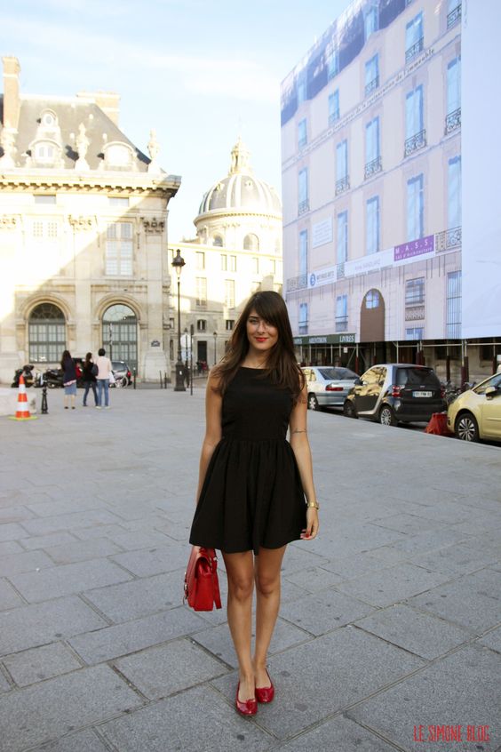 Robe noir avec talon rouge shop